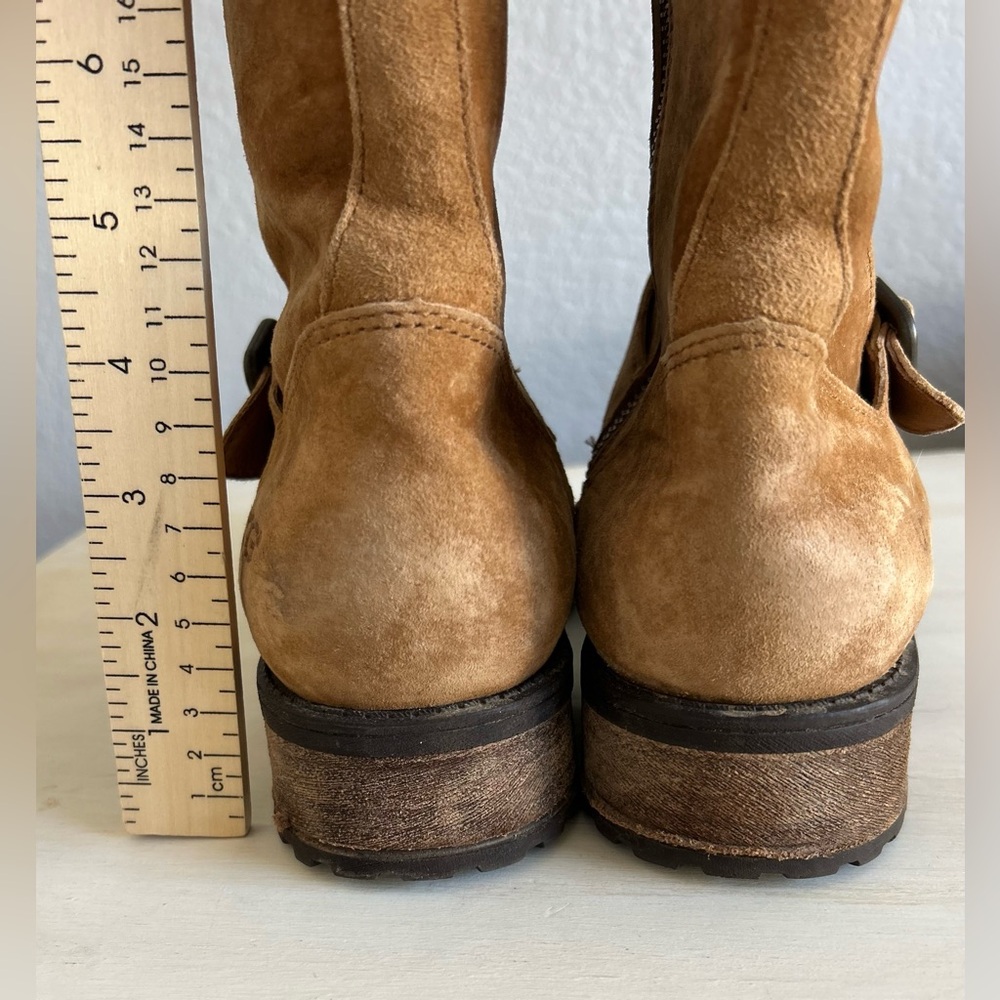 UGG Chaney 1006042 Suede Hook & Loop boots, women’s size 8. EUC - Picture 9 of 9
